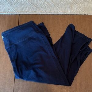 EUC T by Talbots Navy Blue Capri Leggings SZ XL w Back Pocket & Hem Cut Outs